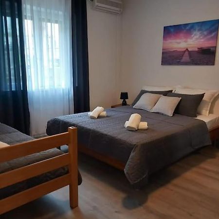 Apartment Dora-100M From The Central Beach Makarska Kültér fotó