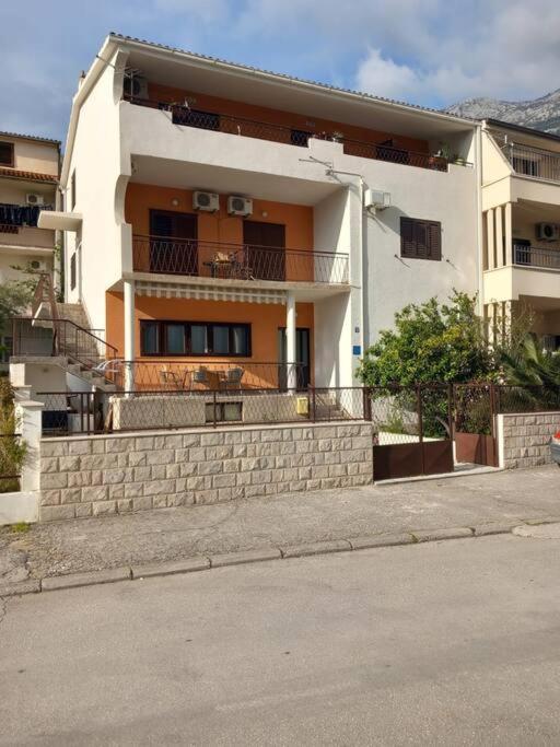 Apartment Dora-100M From The Central Beach Makarska Kültér fotó