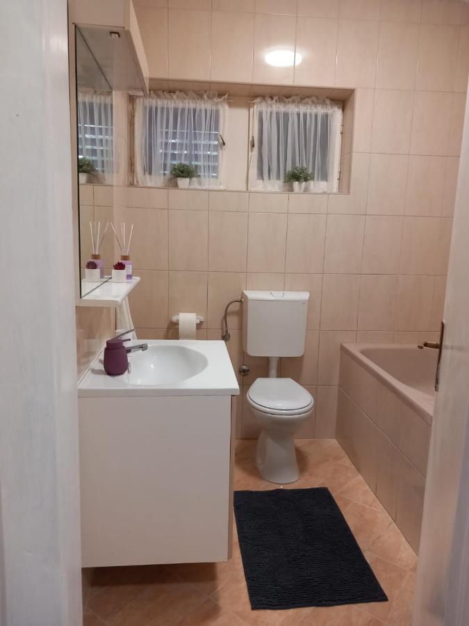 Apartment Dora-100M From The Central Beach Makarska Kültér fotó